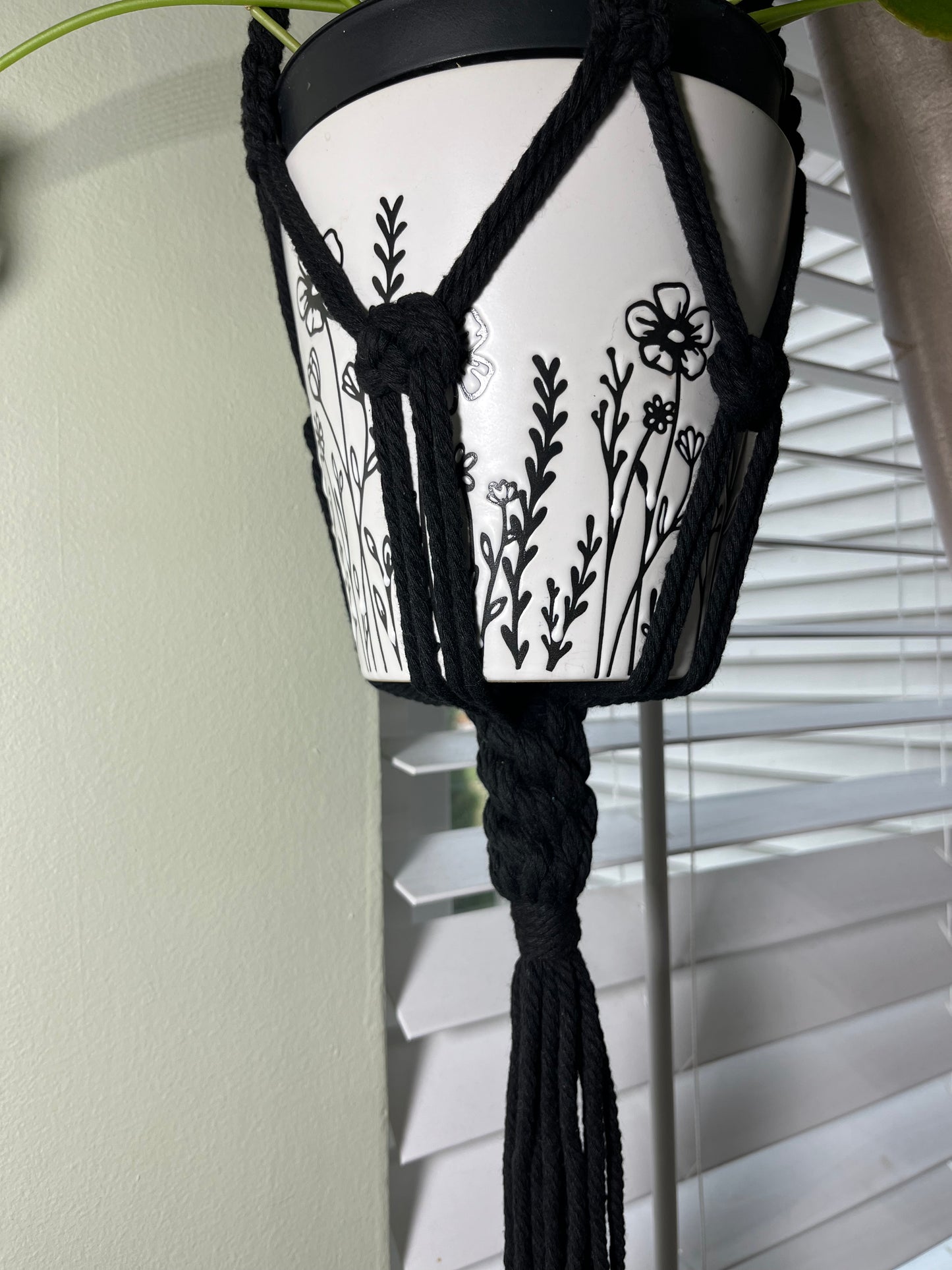 Macrame' plant hanger