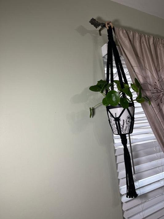 Macrame' plant hanger