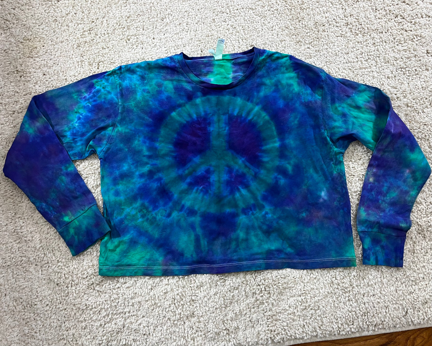 Peace crop top woman's long sleeves T-shirt